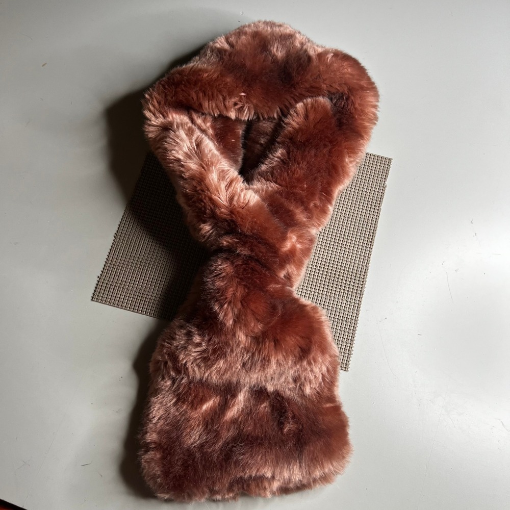 Donna Salyers‎ Fabulous Furs Pull Through Scarf Rose Quartz Faux Fur Pink 43056